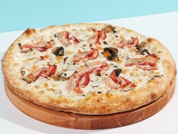 Самая нежная пицца! Бекон, куриное филе, Моцарелла, белый соус, шампиньоны, маслины. Размер 30 см